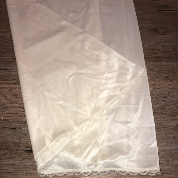 𝅺vintage 70s Hanna Satin Feel Lace Trim Night Gown Slip Ribbon Strap New - Picture 3 of 10